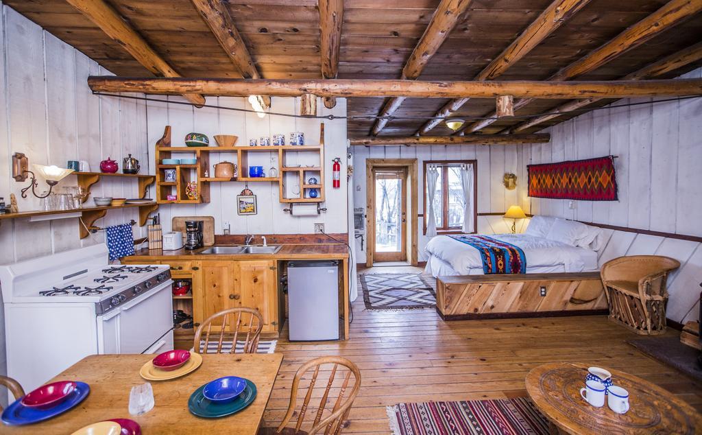 Taos Goji Farm & Eco-Lodge Retreat Arroyo Seco Exteriör bild